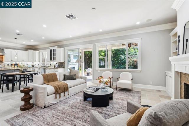 1291 Clover Ln, Walnut Creek CA: https://media.crmls.org/mediaz/1b45bff7-34a4-4d11-ab07-597c0d74da3b.jpg