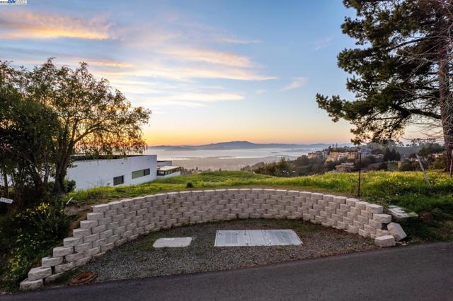 7041 DEVON WAY, Berkeley CA: https://media.crmls.org/mediaz/1b45f722-9be6-46ba-983f-b4612923bf54.jpg