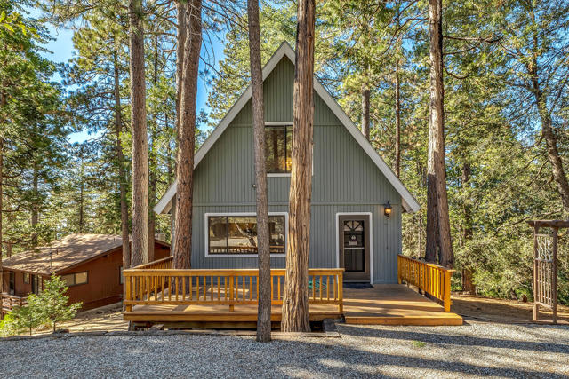 52402 Pine Ridge Road, Idyllwild CA: https://media.crmls.org/mediaz/1b4609a3-d30d-4688-a21a-5f83d912699b.jpg
