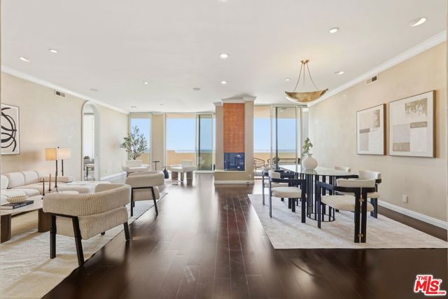 1333 South Beverly Glen Boulevard, 902