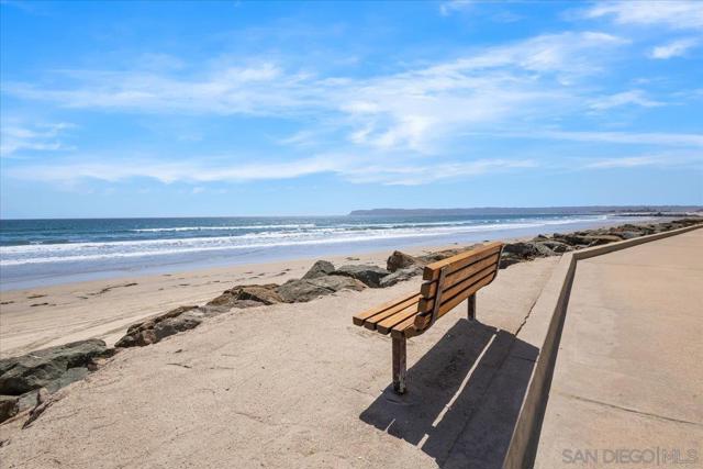 1820 Avenida Del Mundo, Coronado CA: https://media.crmls.org/mediaz/1b464b88-7d0b-4797-b867-ad568c46a381.jpg