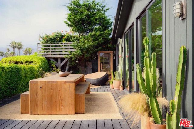 29500 Heathercliff Road, Malibu CA: https://media.crmls.org/mediaz/1b46718c-ea1e-424b-b1f1-74af59f83dce.jpg