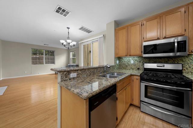 Detail Gallery Image 10 of 37 For 1279 Fools Gold Way, Chula Vista,  CA 91913 - 3 Beds | 2/1 Baths