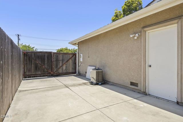170 N Linden Drive, Ventura CA: https://media.crmls.org/mediaz/1b47be70-2d37-4203-bec0-1e1966b754a1.jpg