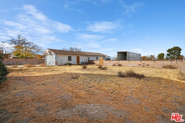 4631 W Avenue M8, Lancaster CA: https://media.crmls.org/mediaz/1b488ec5-a2b4-461a-9b42-eb76f3086f6b.jpg