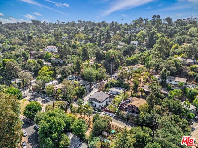 4841 Minden Place, Los Angeles CA: https://media.crmls.org/mediaz/1b48a41d-aabf-4f72-b6da-3e0cca5b4254.jpg