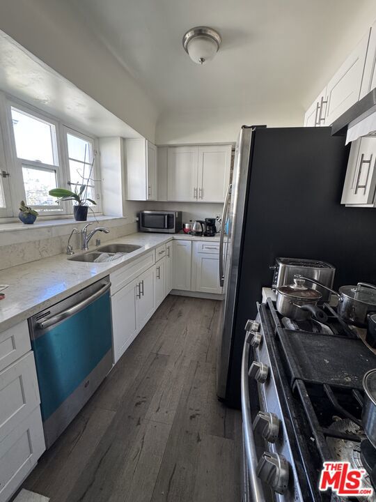 4010 W Adams Boulevard, Los Angeles CA: https://media.crmls.org/mediaz/1b48eef9-1b50-4607-8c56-5ab30f7f399d.jpg