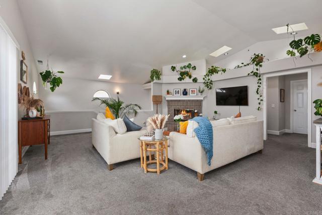 Detail Gallery Image 15 of 36 For 4556 Cove Dr, Carlsbad,  CA 92008 - 3 Beds | 3 Baths