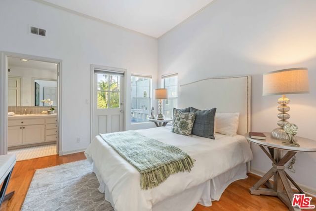 134 Roma Court, Marina del Rey CA: https://media.crmls.org/mediaz/1b49e340-9e33-4030-9601-25c94e6a6ef0.jpg