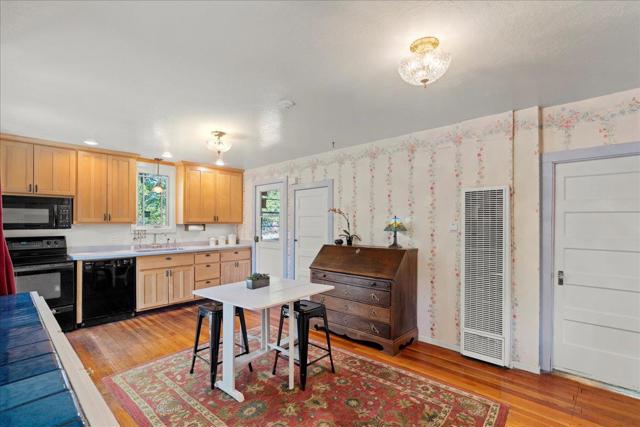 22196 Summit Road, Los Gatos CA: https://media.crmls.org/mediaz/1b49e617-39a6-41cb-887c-c658035cda16.jpg