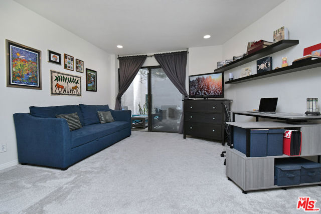 11687 Bellagio Road, Los Angeles CA: https://media.crmls.org/mediaz/1b49e6e8-953a-45df-b59f-5fe744b6c46f.jpg