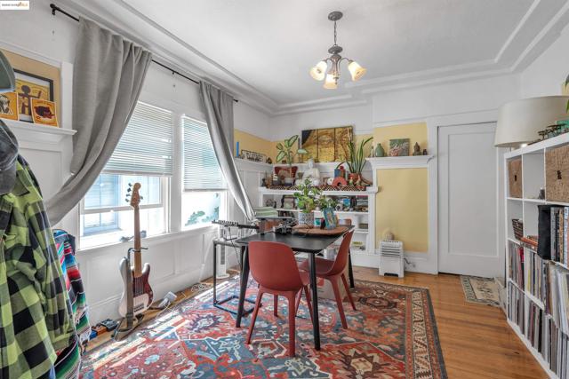 5537 Claremont Ave, Oakland CA: https://media.crmls.org/mediaz/1b49ed43-c570-4fb0-96fc-218a2e916f28.jpg