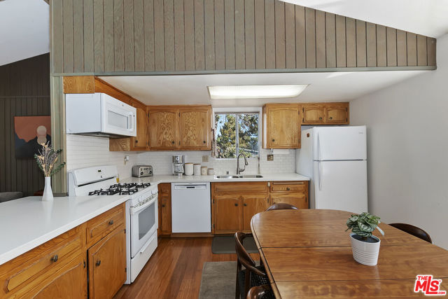 779 Villa Grove Avenue, Big Bear City CA: https://media.crmls.org/mediaz/1b4a280d-b125-4105-b649-1096b4ef3d66.jpg