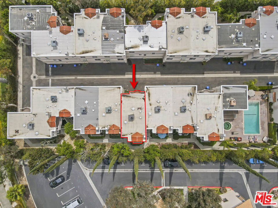 https://media.crmls.org/mediaz/1b4aa1b7-5c53-4b9e-911b-6adbc1d795fc.jpg?preset=X-Large