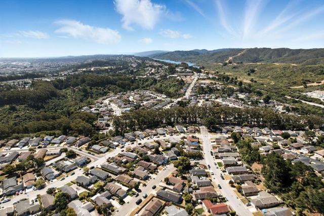 2621 Heather Lane, San Bruno CA: https://media.crmls.org/mediaz/1b4b00ff-c8c1-445c-9959-80c9e5a3c412.jpg