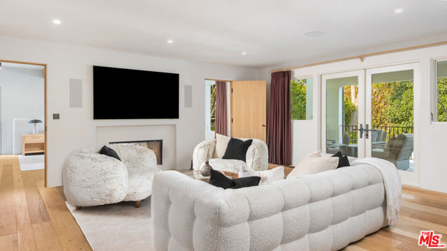 7046 Grasswood Avenue, Malibu CA: https://media.crmls.org/mediaz/1b4b1fd3-d1ea-4a8c-951e-1b0edf1f8cf0.jpg