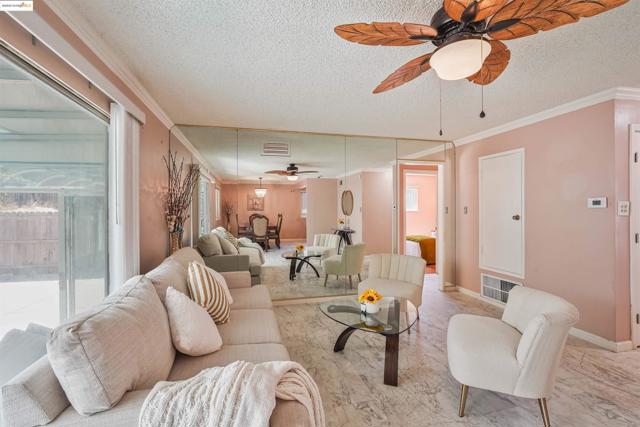 836 Stella St, Vallejo CA: https://media.crmls.org/mediaz/1b4ba2e5-da15-4488-807e-17209d445c7a.jpg