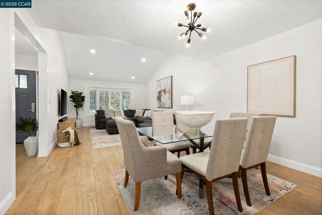 3139 Stinson Cir, Walnut Creek CA: https://media.crmls.org/mediaz/1b4bbcf7-8992-462d-bf0d-8e65d69d5945.jpg