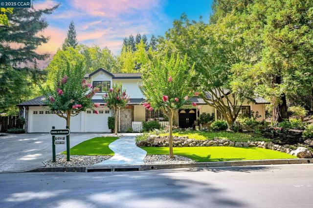 2145 Deer Oak Way, Danville CA: https://media.crmls.org/mediaz/1b4be0dc-4709-45a9-ad5c-e9fea51eb880.jpg