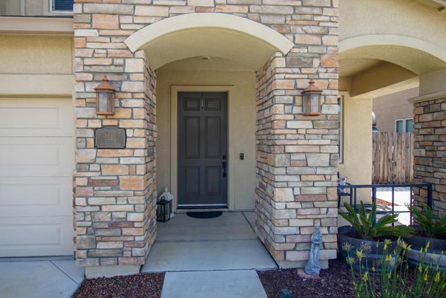 1251 Mulberry Street, Hollister CA: https://media.crmls.org/mediaz/1b4c3da7-ee7f-4141-bd40-1618301ffc1e.jpg