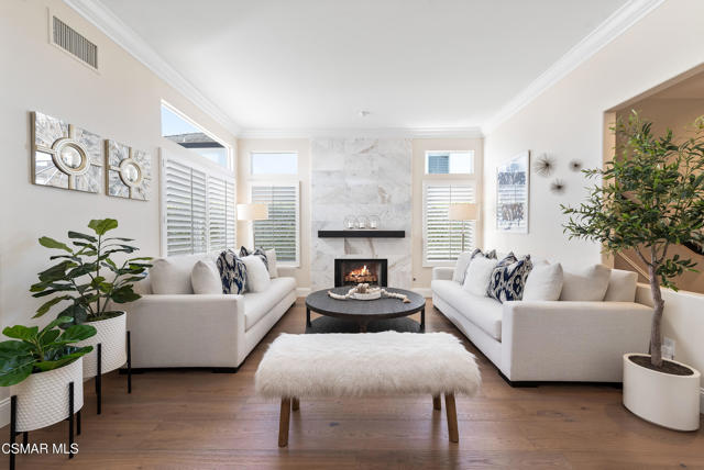 976 Blackbourne, Oak Park CA: https://media.crmls.org/mediaz/1b4c6ad2-8daf-4f49-bb71-ec4a39e9e3b3.jpg
