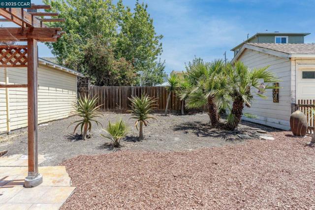 837 San Carlos Ave, Albany CA: https://media.crmls.org/mediaz/1b4ccf48-ea1d-441f-8dcf-8d0356c1e388.jpg