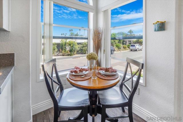 7241 San Luis St, Carlsbad CA: https://media.crmls.org/mediaz/1b4ccf83-6e6a-40a9-84d1-44a65ad3fcd6.jpg