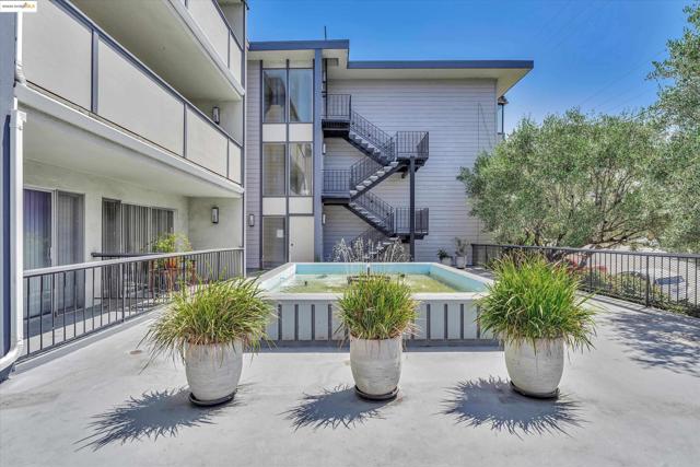 567 Oakland Ave, Oakland, California 94611, 1 Bedroom Bedrooms, ,1 BathroomBathrooms,Condominium,For Sale,Oakland Ave,41083171