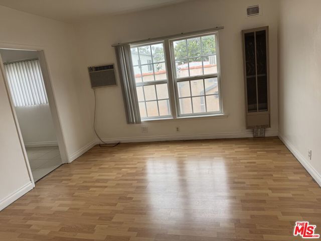 428 S DOHENY Drive, Beverly Hills CA: https://media.crmls.org/mediaz/1b4db6ae-dfbe-4fe7-95fb-82086bfd1e0b.jpg