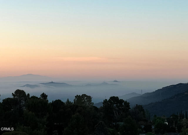 9670 Crystal View Dr., Tujunga CA: https://media.crmls.org/mediaz/1b4df2b5-f3a5-4861-9c95-c1cfc169096f.jpg