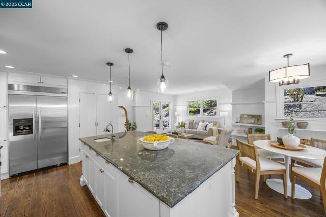 3475 Springhill Rd, Lafayette CA: https://media.crmls.org/mediaz/1b4e3985-715e-400a-bfce-e3b6f8bd95b7.jpg