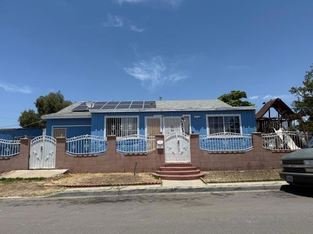 4546 Redwood St
