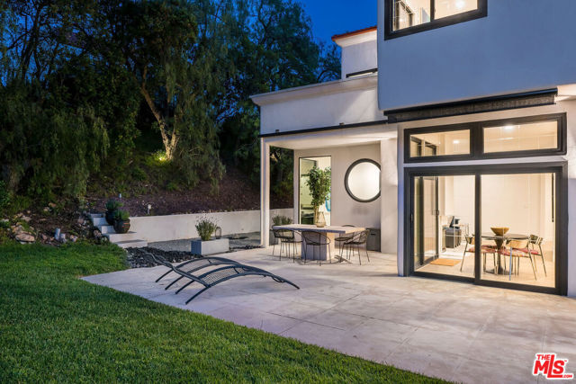 23458 W Moon Shadows Drive, Malibu CA: https://media.crmls.org/mediaz/1b4e866a-65d9-4e96-80a2-cf703fad4af9.jpg
