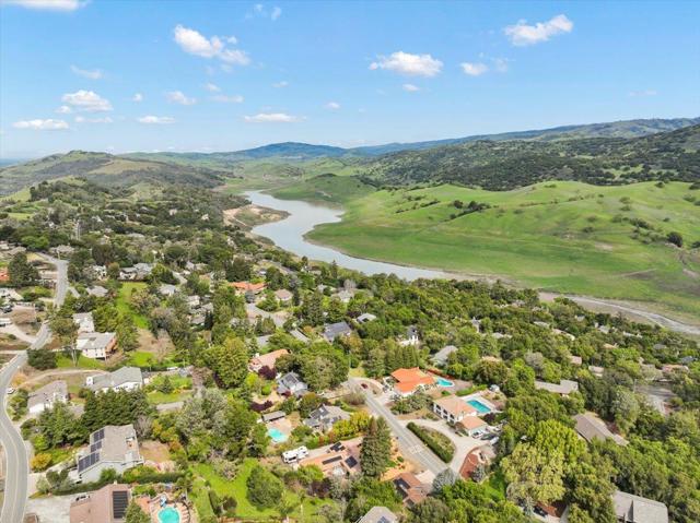 17441 Blue Jay Drive, Morgan Hill CA: https://media.crmls.org/mediaz/1b4ed47e-d4ac-4628-8f0c-c4435cac6261.jpg