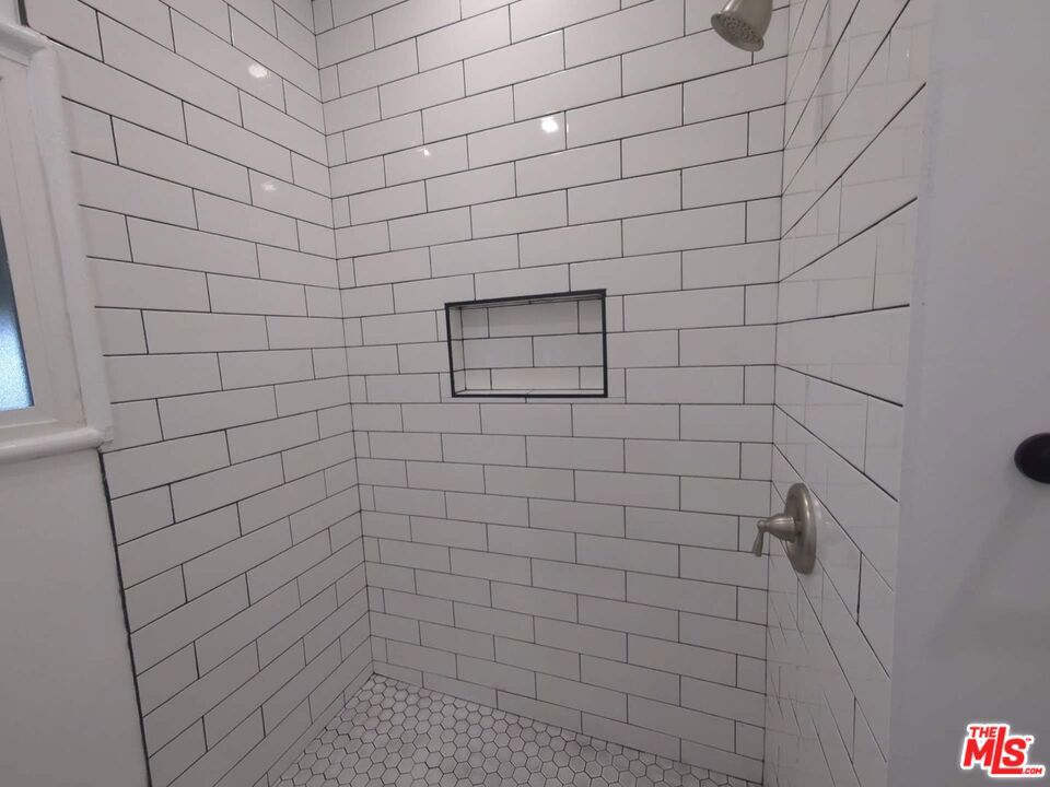 https://media.crmls.org/mediaz/1b4f158f-8a11-4f6b-be62-b069c90e1632.jpg?preset=X-Large