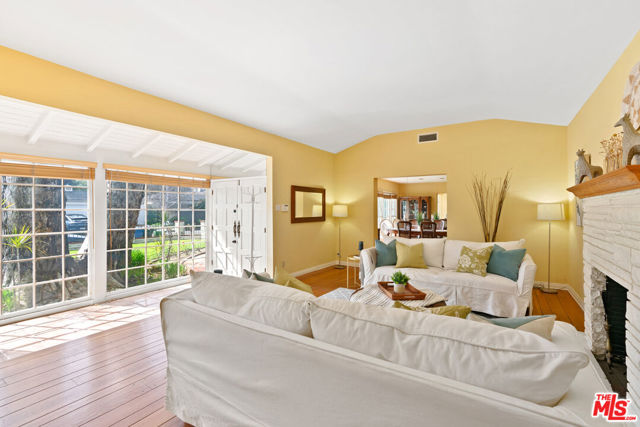 11945 Addison Street photo 6