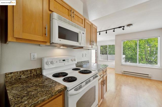 92 Marina Lakes DR, Richmond CA: https://media.crmls.org/mediaz/1b4ff34a-1e87-4019-98c1-061bb754cc3b.jpg