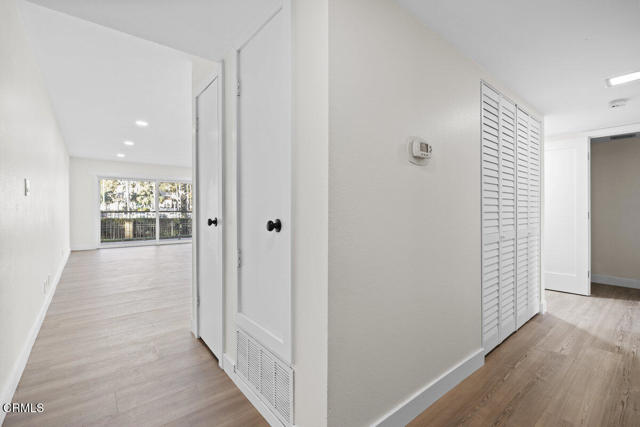 566 Ebbtide Circle, Port Hueneme CA: https://media.crmls.org/mediaz/1b501d35-e131-4a7d-86a5-c358024d751d.jpg