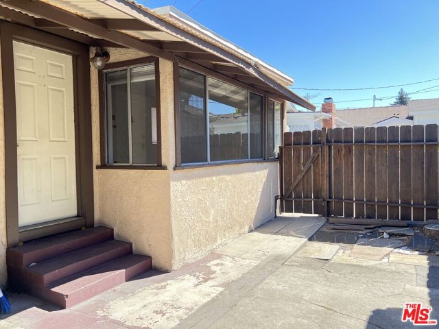 1320 Barrington Way, Glendale CA: https://media.crmls.org/mediaz/1b50246a-47e8-4dda-9a37-c7abd1c824aa.jpg