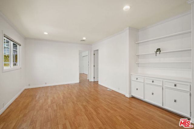 29500 Heathercliff Rd, Malibu CA: https://media.crmls.org/mediaz/1b50aa24-e5ff-4726-ac11-9cc1131f286c.jpg