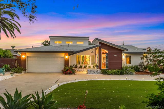 935 Hacienda Dr, El Cajon CA: https://media.crmls.org/mediaz/1b50b12e-e9fb-447f-8ac7-3920a465fa37.jpg