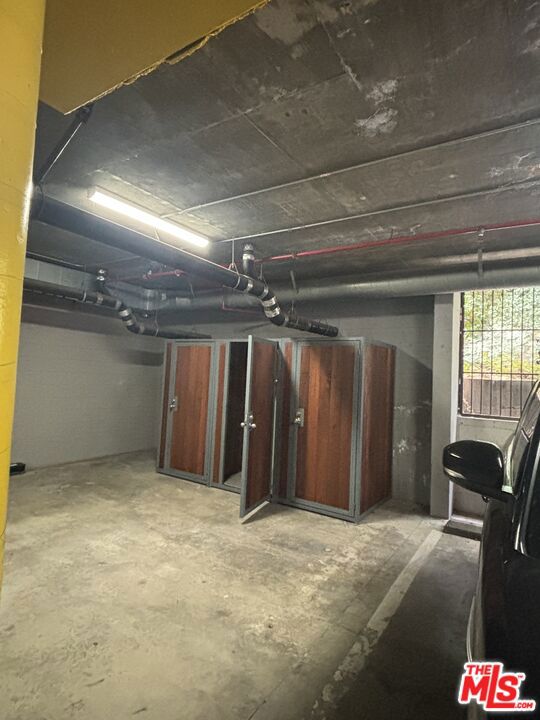 4848 Wilshire Boulevard, Los Angeles CA: https://media.crmls.org/mediaz/1b50f0fe-56d6-4711-97bf-19301fb7d0a8.jpg