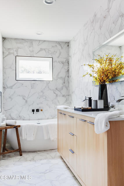14322 W Collins Street, Sherman Oaks CA: https://media.crmls.org/mediaz/1b51787d-7b08-4b06-9e24-db7bc6e0dd94.jpg
