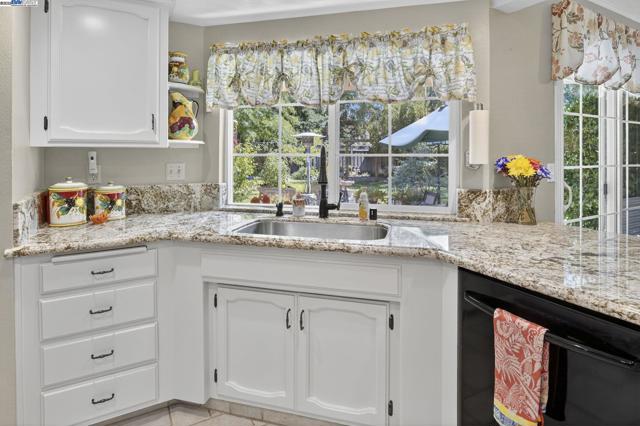368 Beverly St, Livermore CA: https://media.crmls.org/mediaz/1b51a3b9-ed64-424b-9432-728391786927.jpg