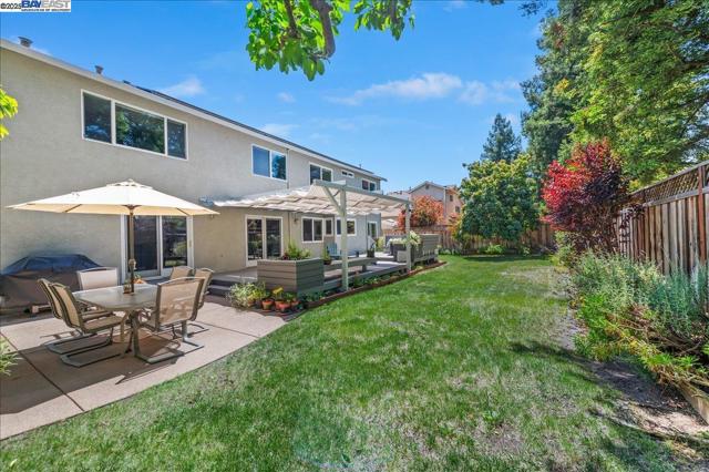 3228 Clifford Cir, Pleasanton CA: https://media.crmls.org/mediaz/1b51e4ab-6d94-49c9-9c32-e30be96c21c5.jpg