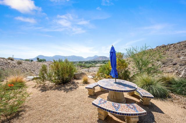 72275 Upper W Way, Palm Desert CA: https://media.crmls.org/mediaz/1b51f1db-0609-465b-8ac2-f3fd77728a63.jpg
