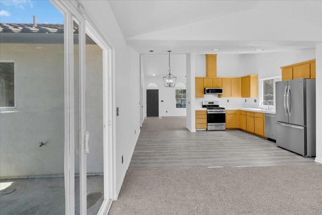 1250 Greenleaf Loop, Greenfield CA: https://media.crmls.org/mediaz/1b5223dc-02d0-42f2-a5b8-47cc57ba2cde.jpg
