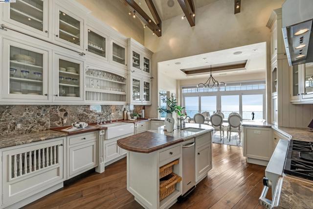 797 Las Olas Dr, Aptos CA: https://media.crmls.org/mediaz/1b52c696-f736-4031-aa20-c31f89fdd49e.jpg