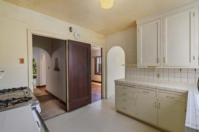1317 Laguna Avenue, Burlingame CA: https://media.crmls.org/mediaz/1b5419cc-bbd8-4f4e-be5c-43f868f2d4e1.jpg