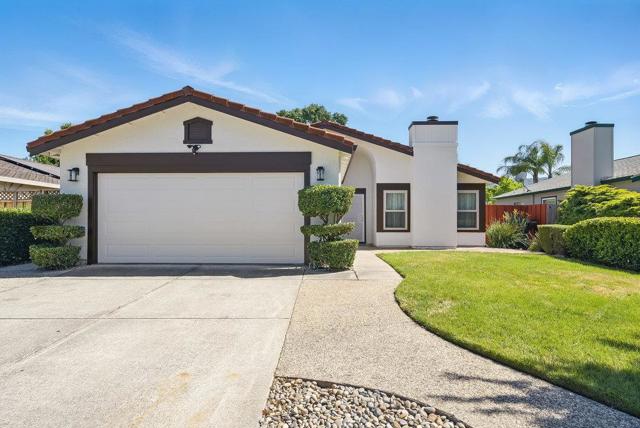1180 Peterson Drive, Gilroy CA: https://media.crmls.org/mediaz/1b542eb6-18e4-4518-8cd8-ae688c93ce36.jpg